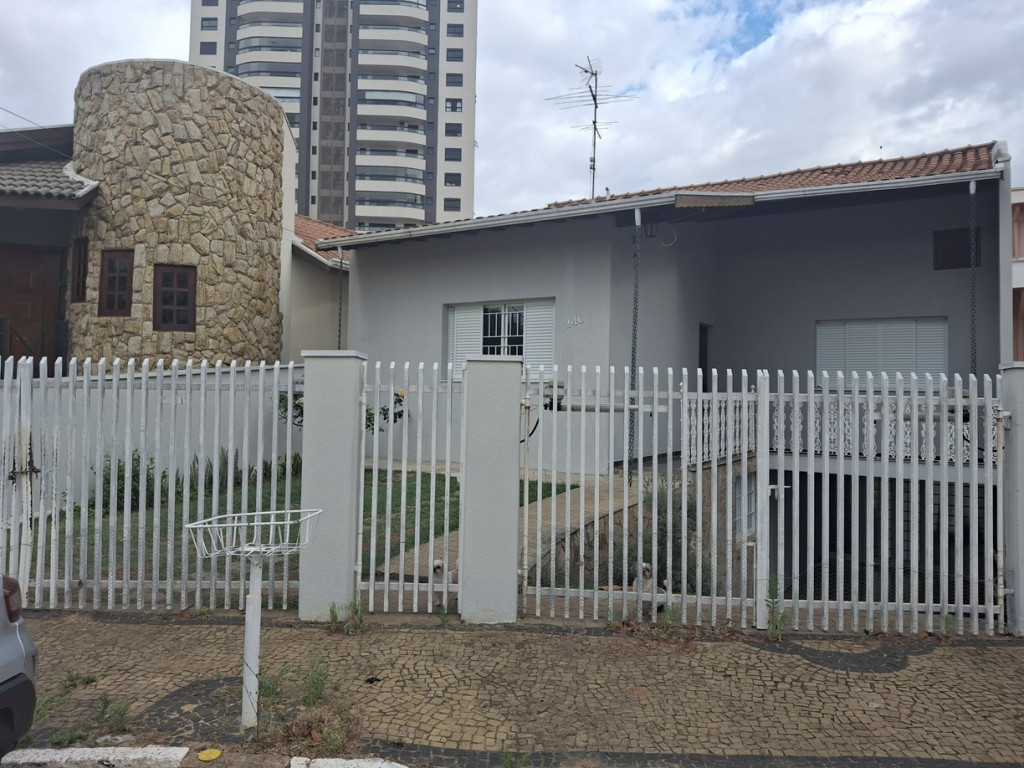 Casa ampla com 4 dormitórios e quintal na Vila Independência – Valinhos - Capello Imóveis
